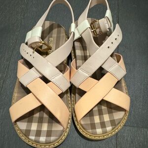 Burberry pink leather sandals